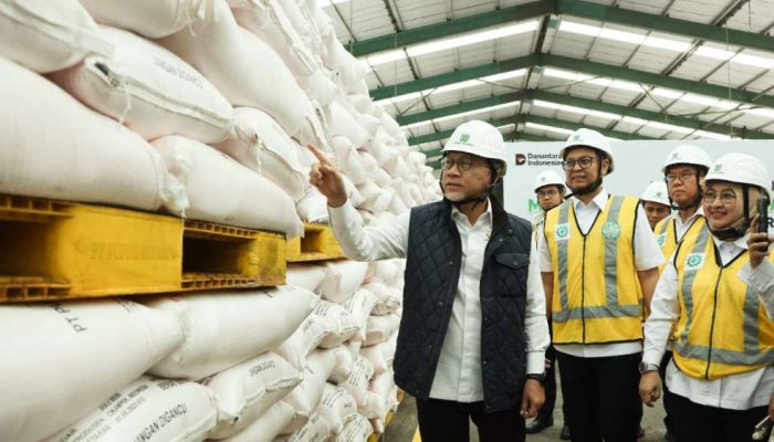 Menko Pangan Apresiasi Penghematan Pupuk Indonesia: Dorong Revitalisasi Pabrik dan Diskon Harga Pupuk