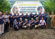 PTPN I Regional 5 Tanam Perdana Kopi Arabika Tahun 2025 di Bondowoso