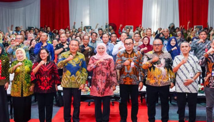 Gubernur Khofifah Lepas Enam Truk Produk Ekspor IKM Desa Devisa Senilai Rp5,8 Miliar