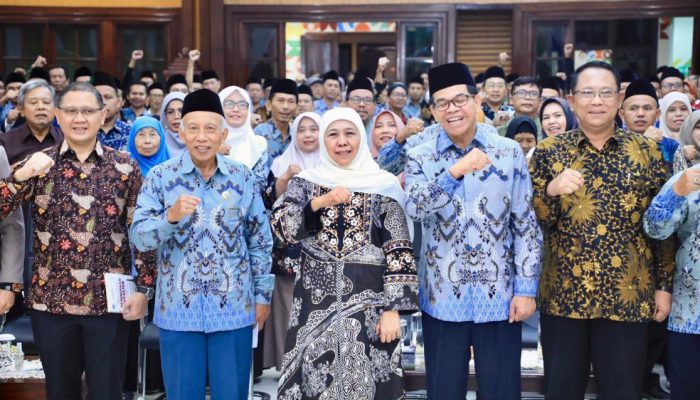 Dorong Pendidikan Berbasis Potensi, Gubernur Khofifah Terima Penghargaan dari BMPS