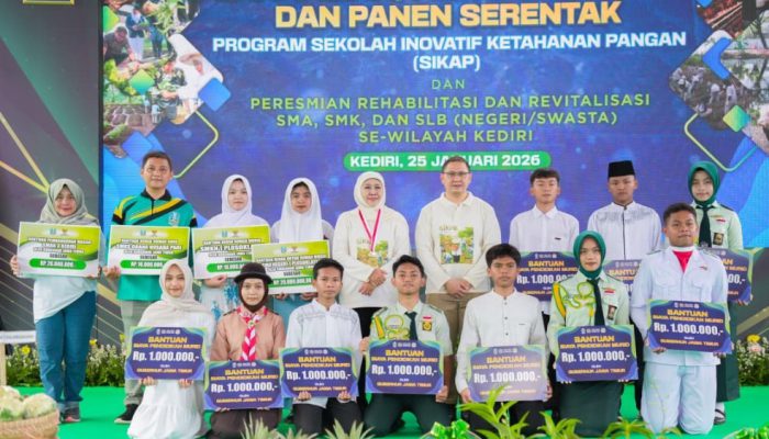 Puluhan Sekolah di Kediri Diperbarui, Khofifah Dorong SDM Unggul Menuju Indonesia Emas 2045