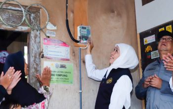 Rasio Elektrifikasi 99 Persen, Gubernur Khofifah Optimistis Tuntaskan Akses Listrik di Jatim