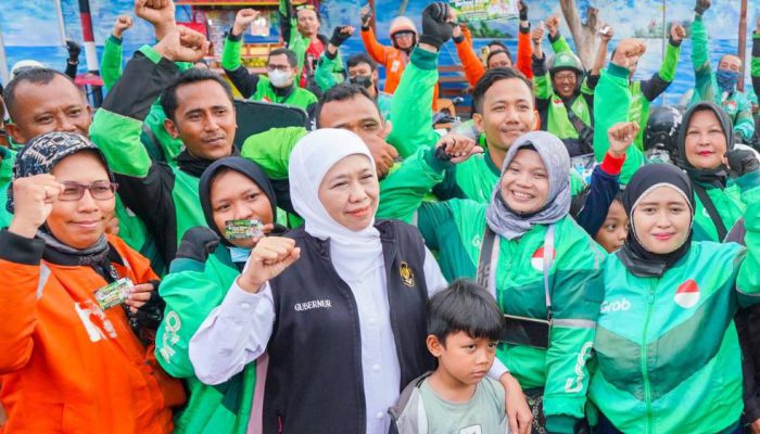 Gubernur Jatim Bagikan BBM Gratis untuk Ojol, Ringankan Beban Operasional