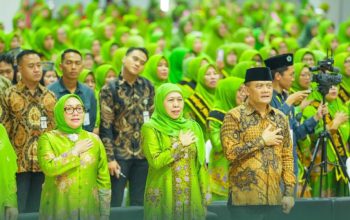 Khofifah Indar Parawansa Kukuhkan 400 Paralegal, HUT ke-80 Muslimat NU Tegaskan Perlindungan Hukum Perempuan dan Anak