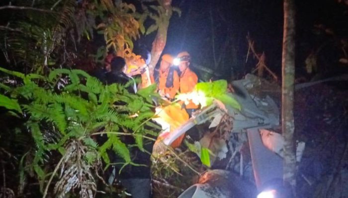 Helikopter Hilang Kontak di Kalbar, Serpihan Ekor Ditemukan 3 Km dari Lokasi Awal