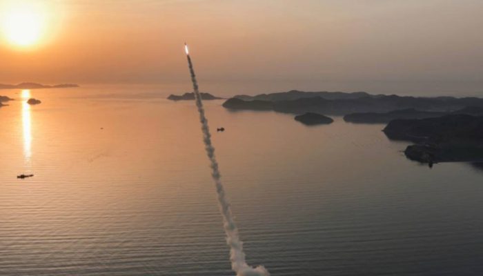 Lima Rudal Hwasong-11 Dilesatkan, Korut Kirim Sinyal Kekuatan ke Dunia