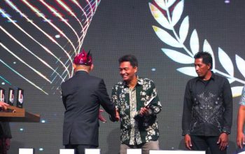 TTL Cetak Prestasi, Kampung Hidroponik Antarkan Raih Penghargaan TJSL di HUT ke-20 Beritajatim Award