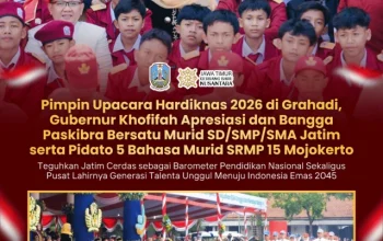 Gubernur Khofifah Bangga Paskibra Bersatu dan Siswa Multibahasa di Grahadi