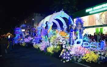 Mobil Hias Pelindo Tampilkan Keindahan Laut Nusantara dan Pesan Green Port di Surabaya Vaganza