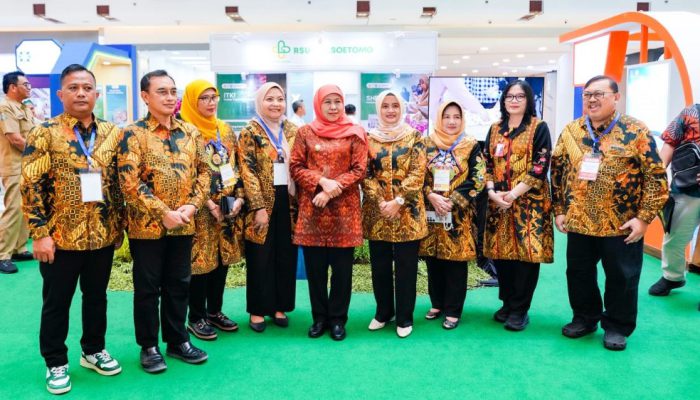 Gubernur     Khofifah Dorong Rumah Sakit di Jatim Adaptif terhadap AI dan Teknologi Medis