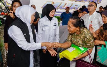 Gubernur Khofifah Gelar Pasar Murah di Kediri, Warga Serbu Sembako Murah Jelang Idul Adha