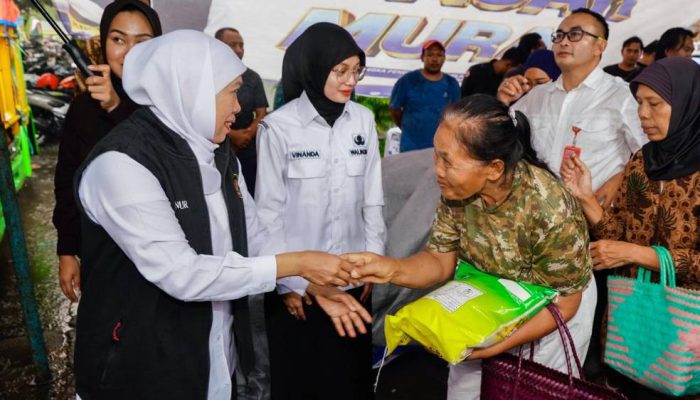 Gubernur Khofifah Gelar Pasar Murah di Kediri, Warga Serbu Sembako Murah Jelang Idul Adha