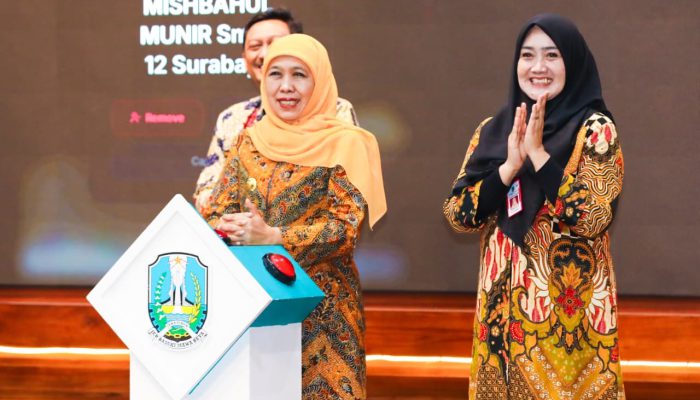 Gubernur     Khofifah Beri Penghargaan Tim Kyai Lodra, Tegaskan Reog Ponorogo Pilar Identitas Budaya Jawa Timur