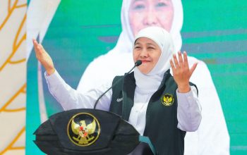 Perkuat Jaring Pengaman Sosial, Khofifah Salurkan Beragam Bantuan untuk Masyarakat Ngawi