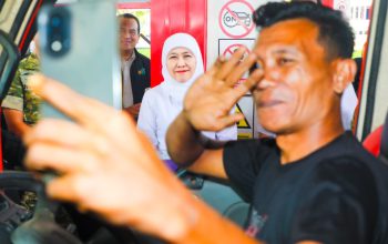 Gubernur Khofifah Pastikan Pasokan Biosolar di Jawa Timur Aman dan Lancar saat Tinjau SPBU Karanglo, Malang. Pastikan Pemprov Jatim Perkuat Koordinasi Bidang Energi dengan Pertamina dan PLN