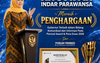 Gubernur Khofifah Raih Penghargaan Pimred Award 2026 Kategori Komunikasi dan Informasi Publik