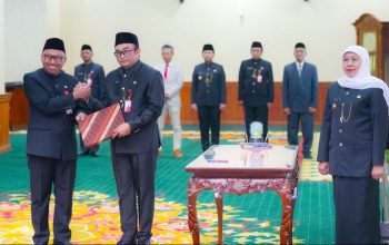 Khofifah Lantik Kepala Bappeda, PU SDA, ESDM hingga PRKPCK, Tekankan Pelayanan Publik Semakin Transparan
