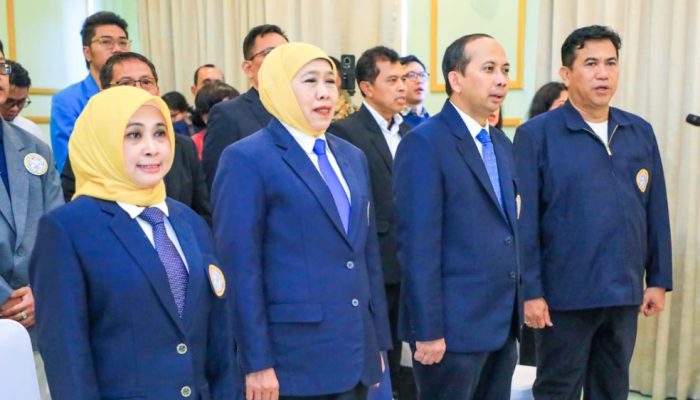 Khofifah Dorong Alumni UNAIR Bangun Sinergi Kampus, Pemerintah, dan Dunia Usaha untuk Kemajuan Daerah