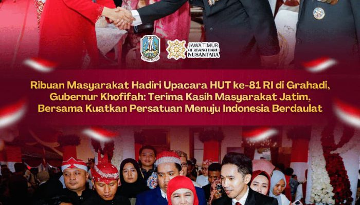 Penurunan Bendera HUT ke-81 RI di Grahadi Dipadati Ribuan Warga, Khofifah Tekankan Persatuan