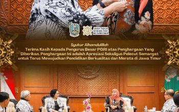 Pendidikan Jatim Torehkan Banyak Prestasi, Gubernur Khofifah Raih Penghargaan Tertinggi PB PGRI