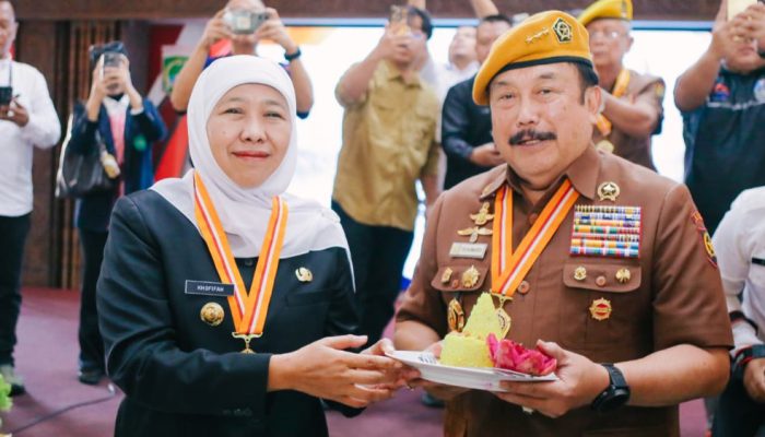 Gubernur Khofifah: Veteran adalah Living History, Teladan Keberanian dan Cinta Tanah Air**