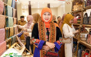 Khofifah Ajak Pelaku Usaha dan Pelayanan Publik Terapkan Prinsip #ThinkCustomer
