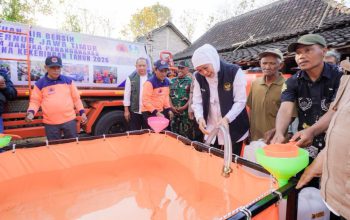 Kekeringan Makin Panjang, Gubernur Khofifah Distribusikan Air Bersih ke 7 Kecamatan Blitar