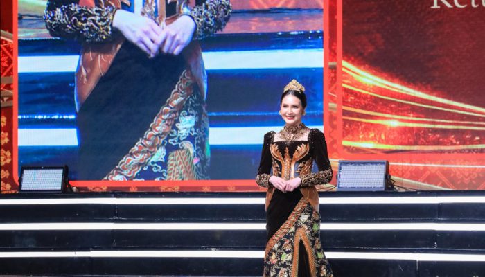 Arumi Bachsin Pamerkan Keanggunan Wastra Jawa Timur, Padukan Batik Pesisir dan Fashion Modern