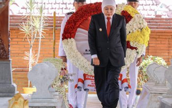 Ziarah ke RMTA Soerjo, Khofifah: Kepemimpinan Kuat Dibutuhkan untuk Menjaga Kemerdekaan