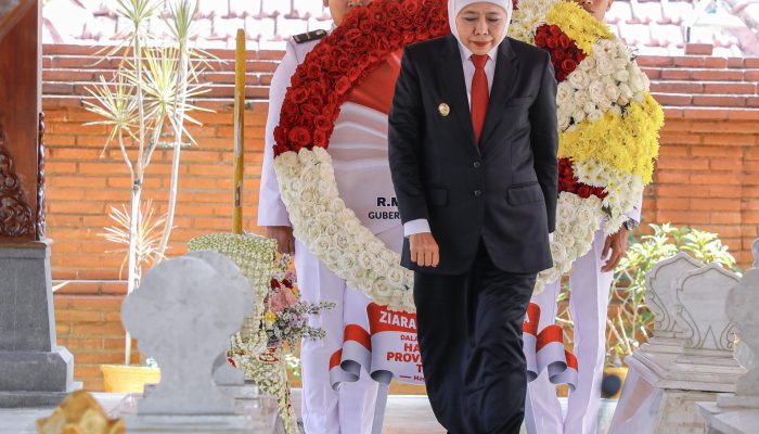 Ziarah ke RMTA Soerjo, Khofifah: Kepemimpinan Kuat Dibutuhkan untuk Menjaga Kemerdekaan
