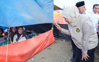 Khofifah Sebut Menanam Pohon sebagai Sedekah Oksigen, 1.000 Pohon Ditanam di Pesantren An-Nur 2