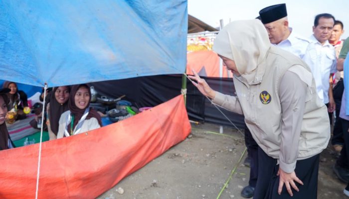Khofifah Sebut Menanam Pohon sebagai Sedekah Oksigen, 1.000 Pohon Ditanam di Pesantren An-Nur 2